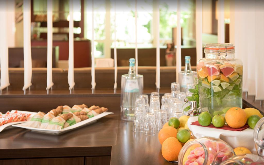 Mercure Hotel Duesseldorf Sued Εστιατόριο φωτογραφία